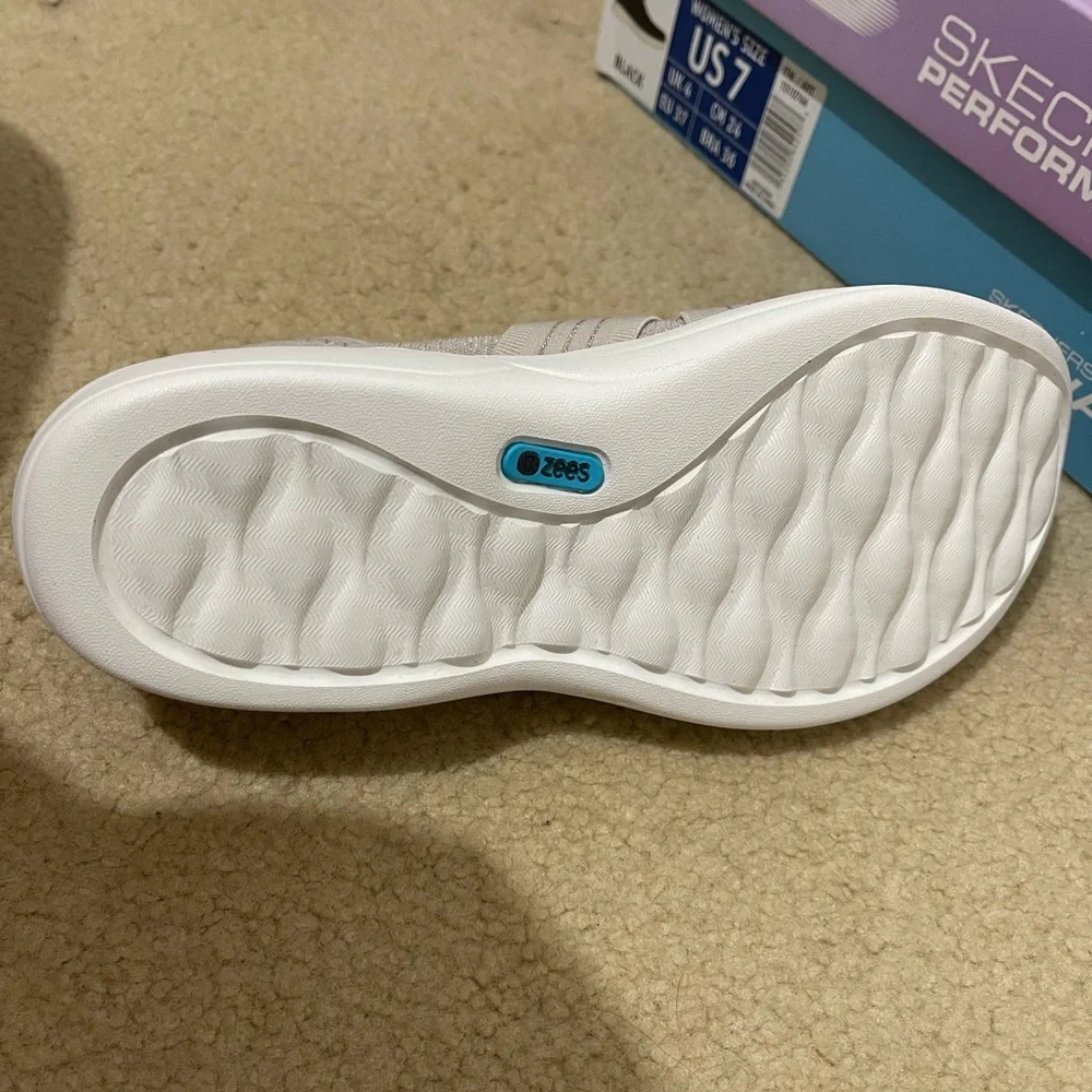 Sketcher Performance Shoes - Picture 3 of 6